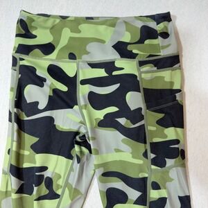 Zyia Active Green Camo High Rise Pocket Leggings Size 8-10 Camouflage Crop Yoga